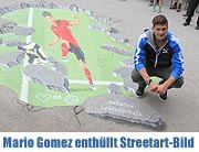 PUMA feierte Mario Gomez „Geballte Leidenschaft“ 3D-Streetart-Bild enthüllt am Chinesischen Turm (©Foto:MartiN Schmitz)